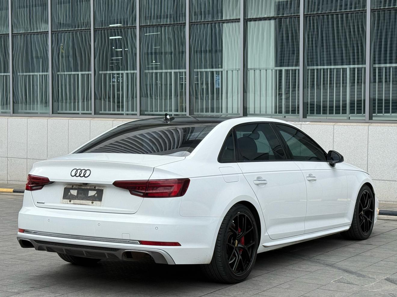 Audi A4 2019 thumb 4