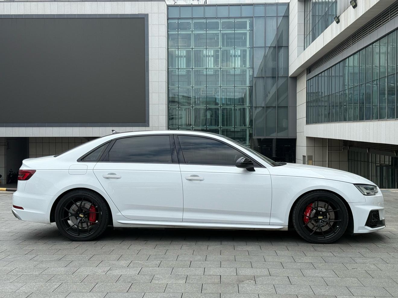 Audi A4 2019 thumb 5