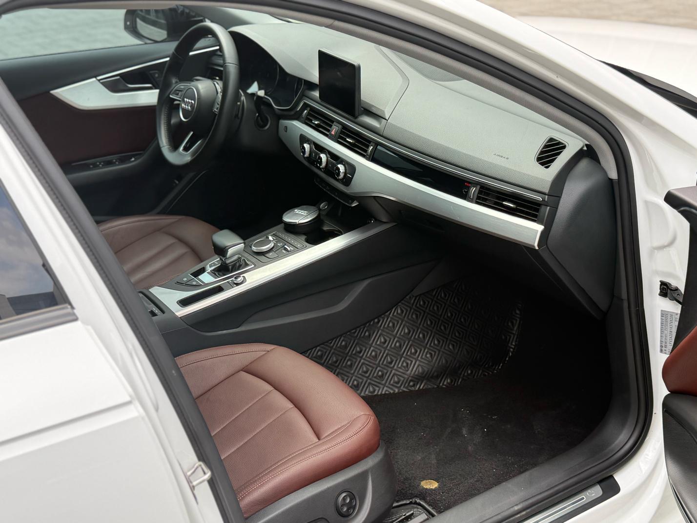 Audi A4 2019 thumb 9