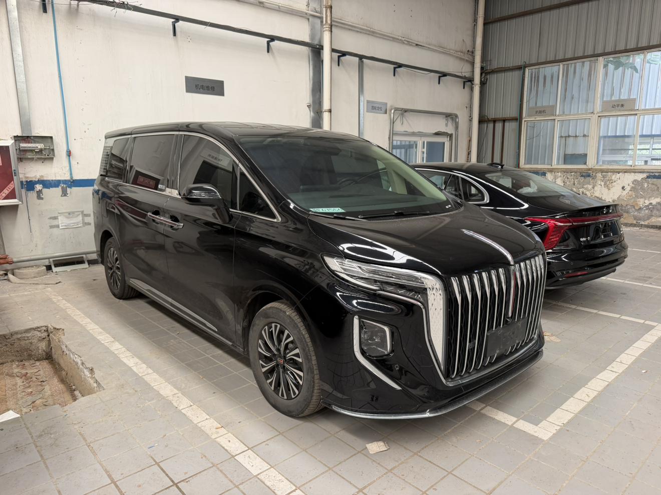 Hongqi HQ9 2024 thumb 10
