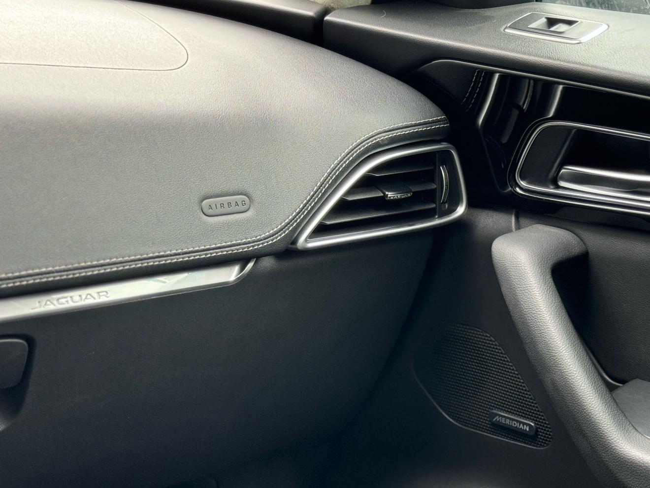 Jaguar F-Pace 2019 thumb 7
