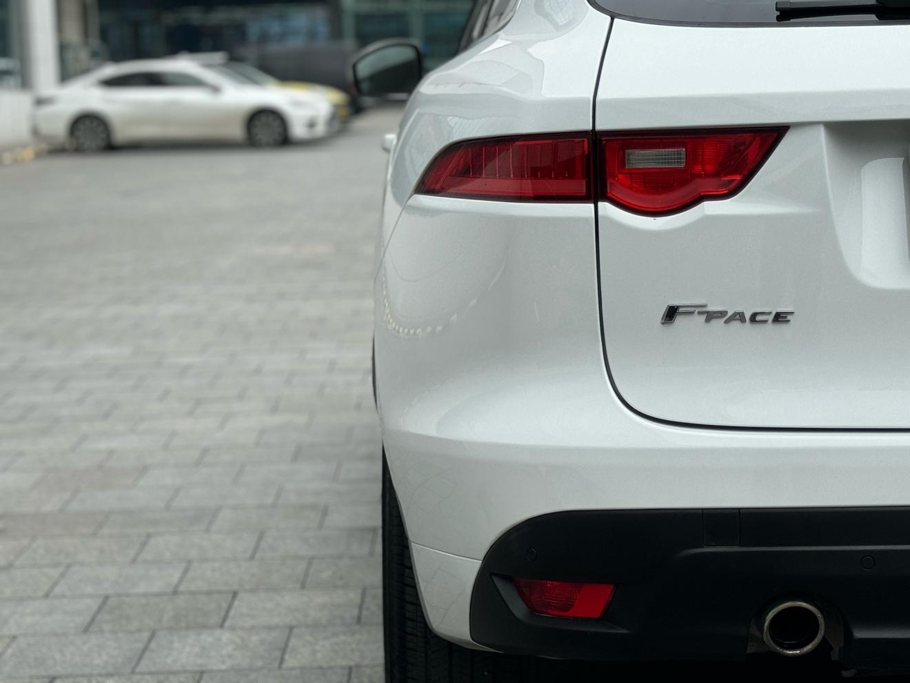 Jaguar F-Pace 2019 thumb 12