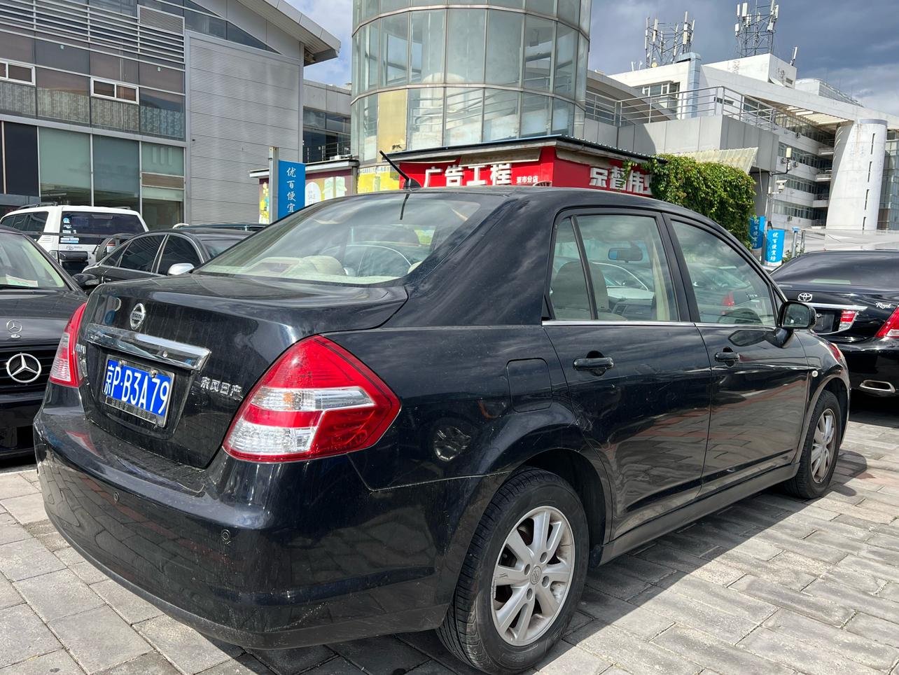 Nissan Tiida 2009 thumb 2