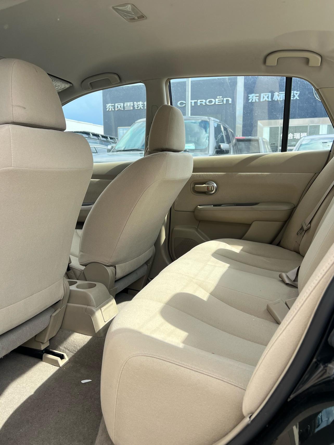Nissan Tiida 2009 thumb 8
