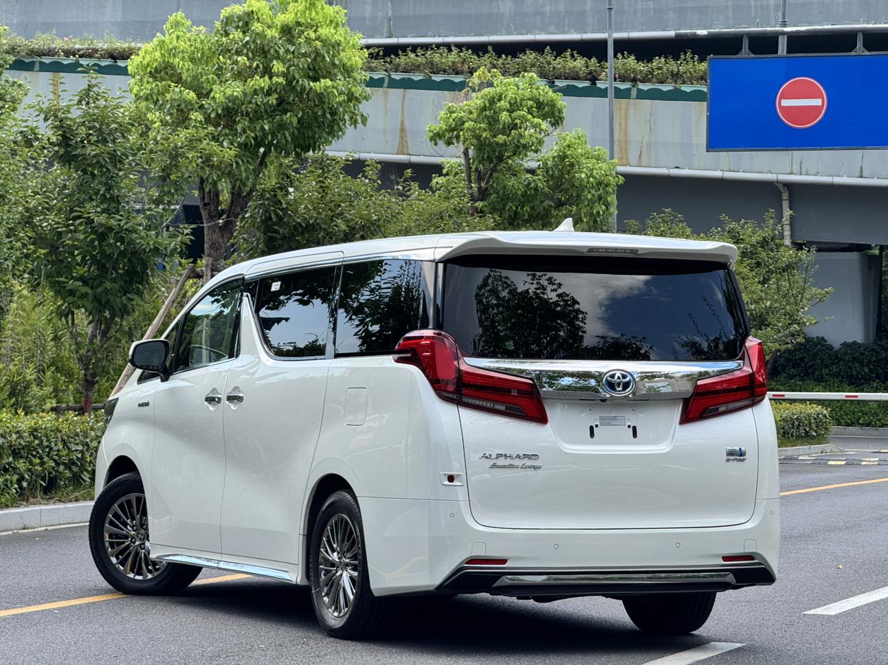 Toyota Alphard 2021 thumb 2