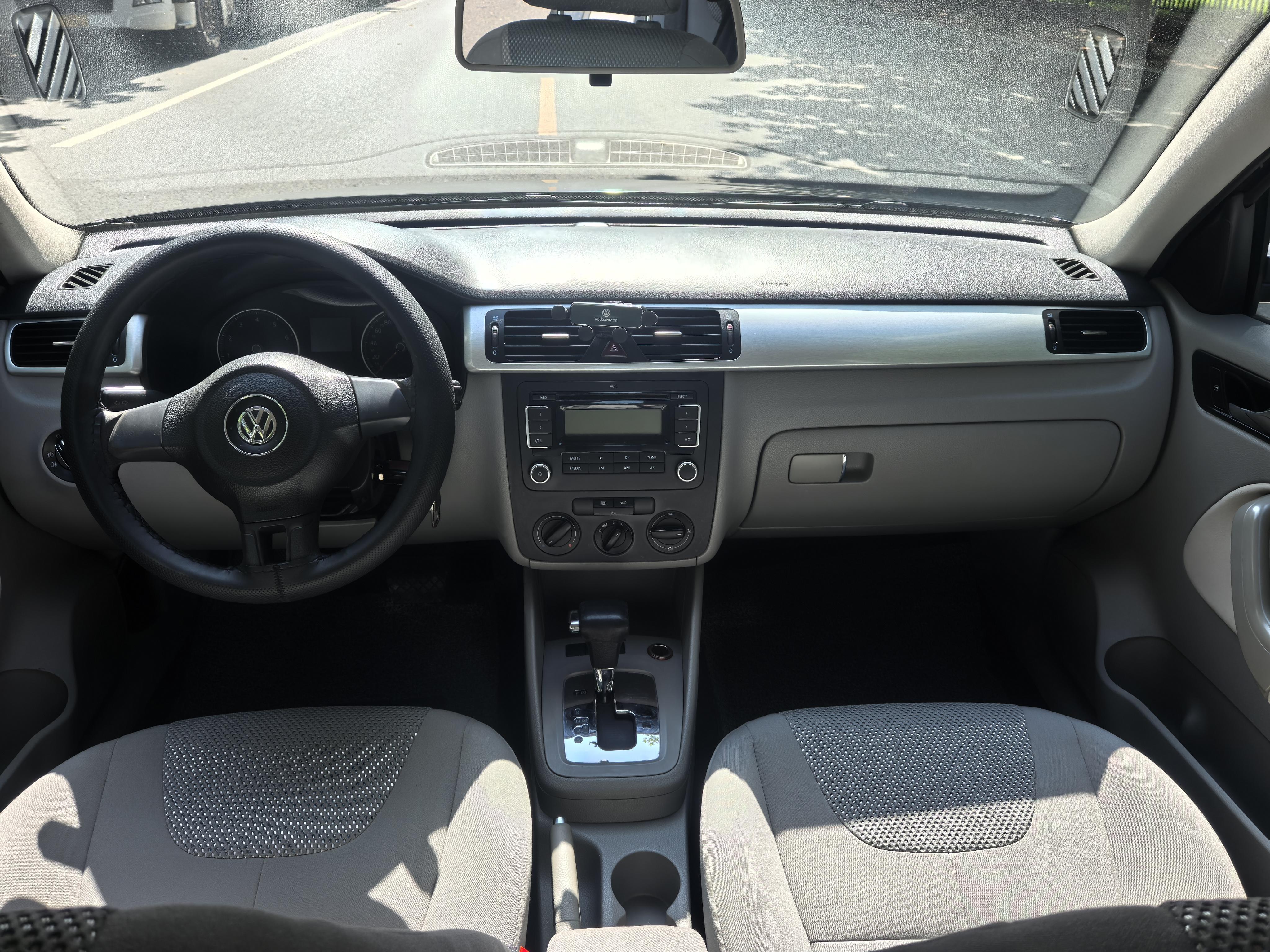 Volkswagen Bora 2012 thumb 5