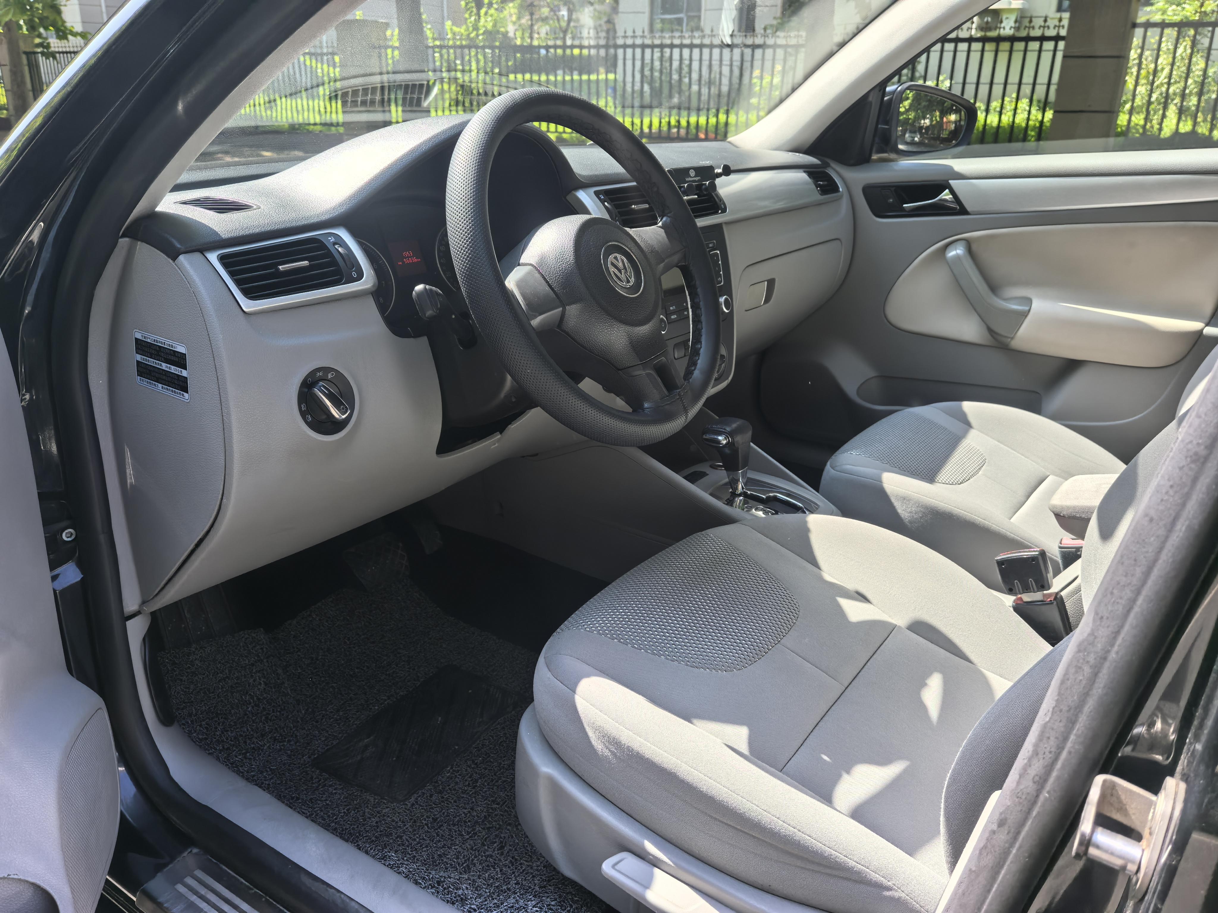 Volkswagen Bora 2012 thumb 6