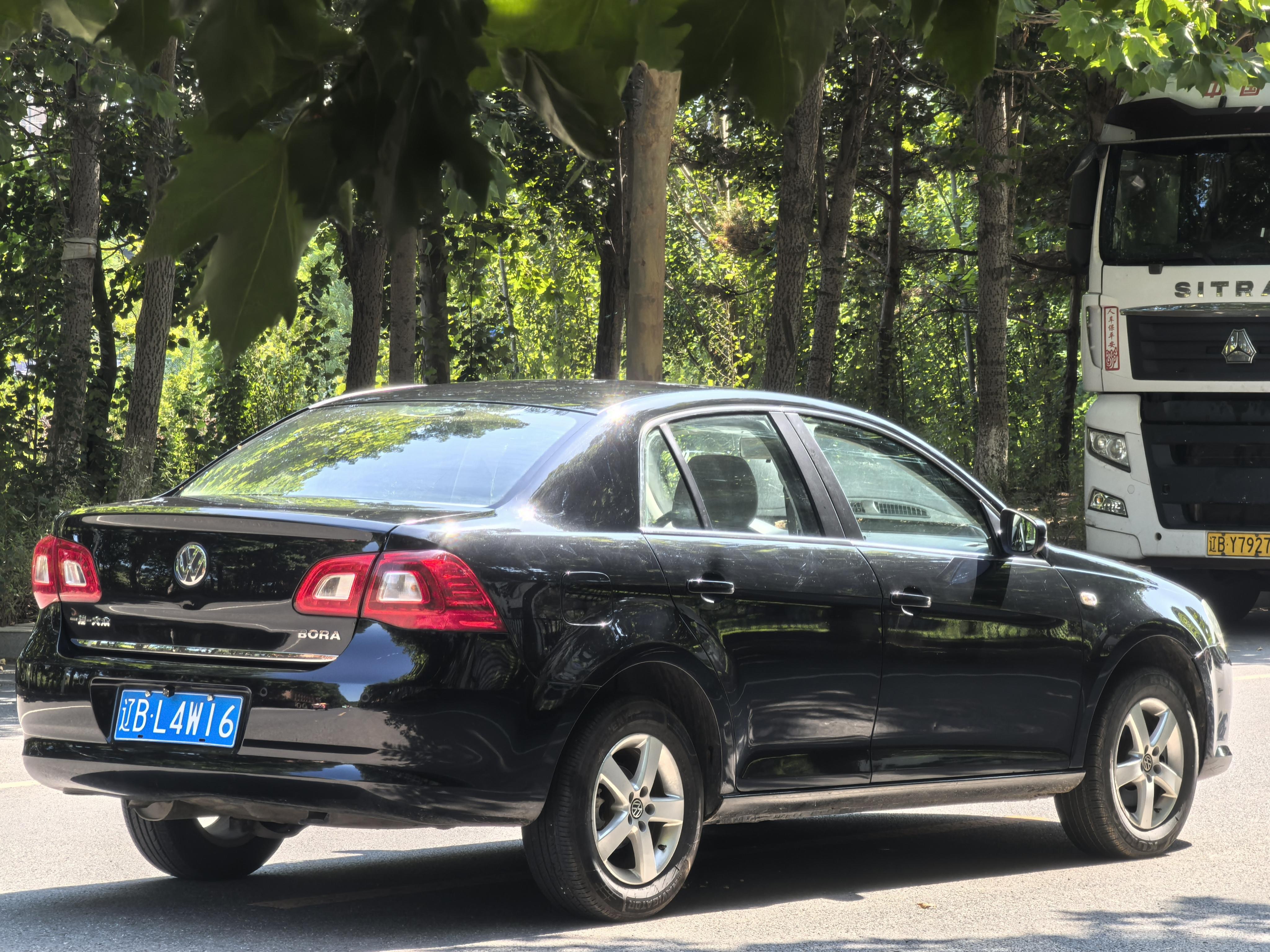 Volkswagen Bora 2012 thumb 12