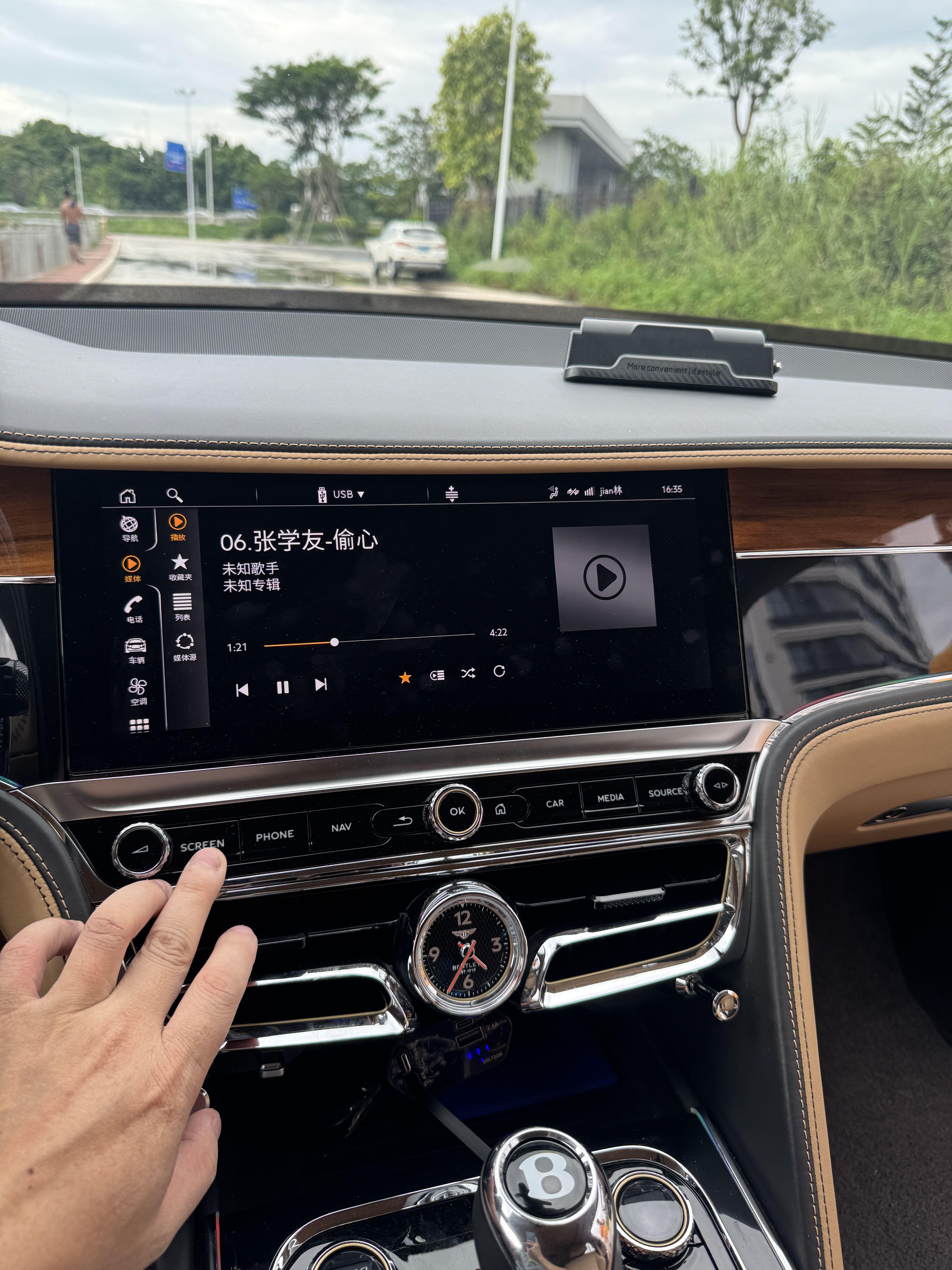 Bentley Fei Chi 2020 thumb 4