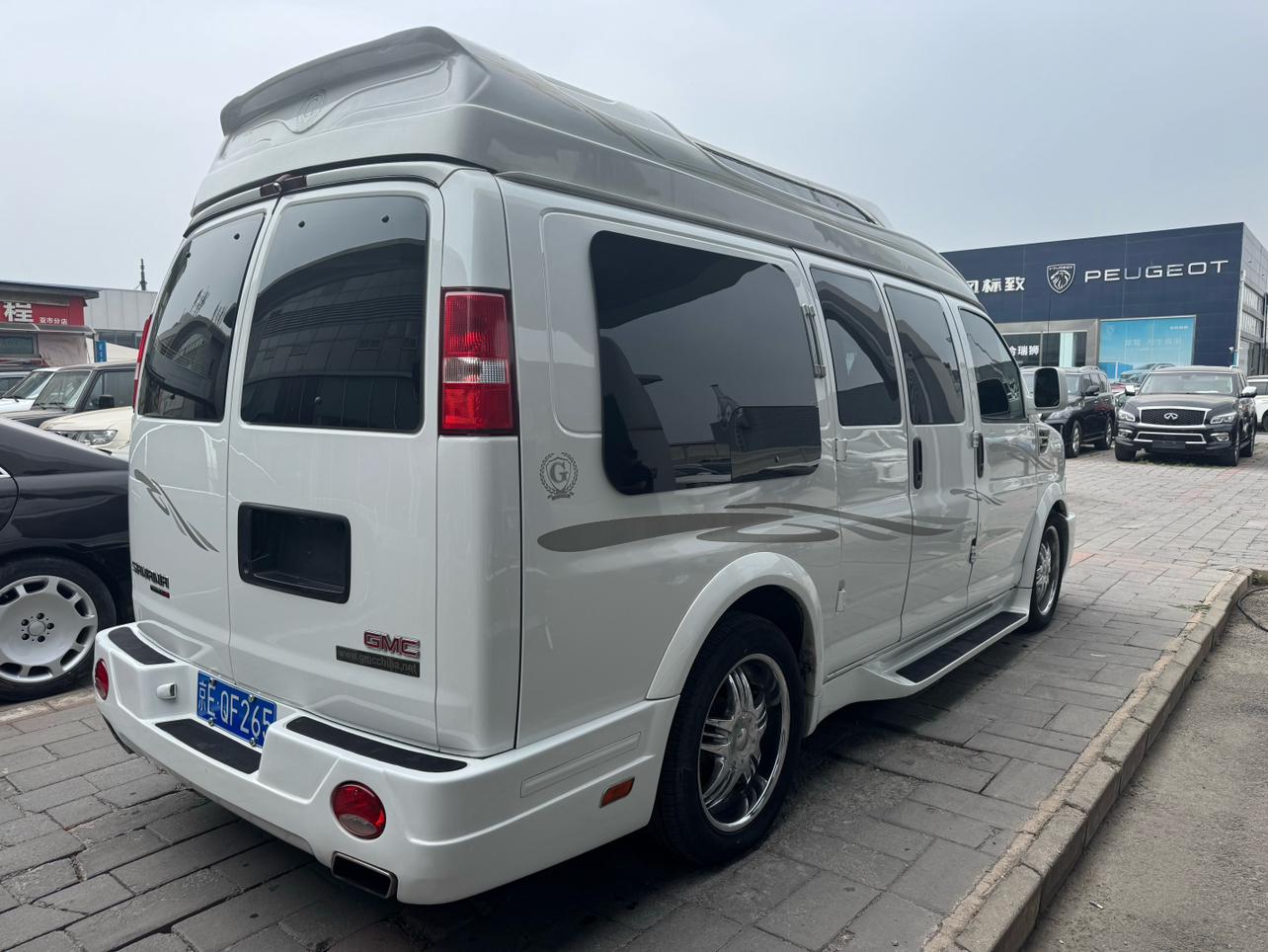 GMC Savana 2011 thumb 2