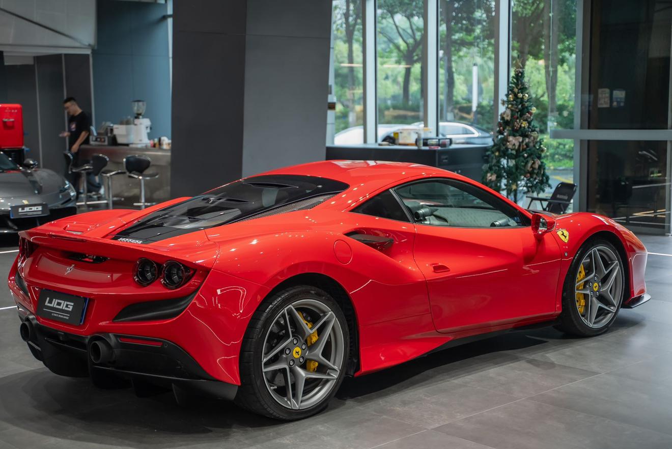 Ferrari F8 2020 thumb 4