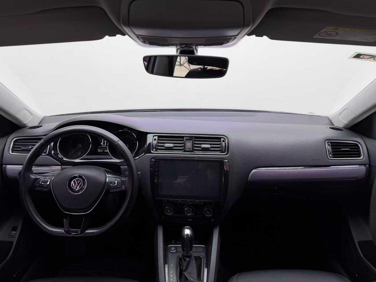 Volkswagen Sagitar 2018 thumb 8