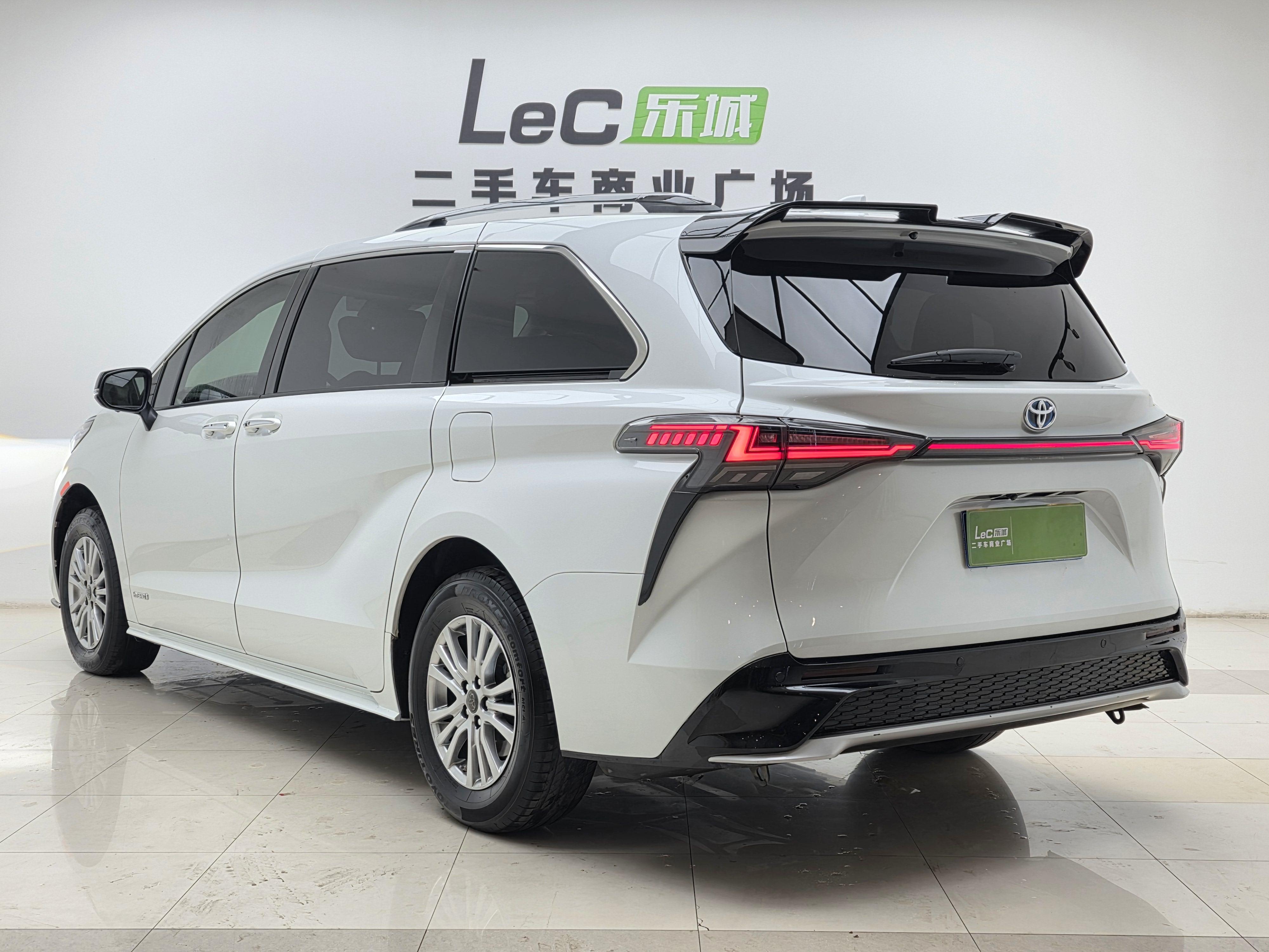 Toyota Sienna 2021 thumb 2