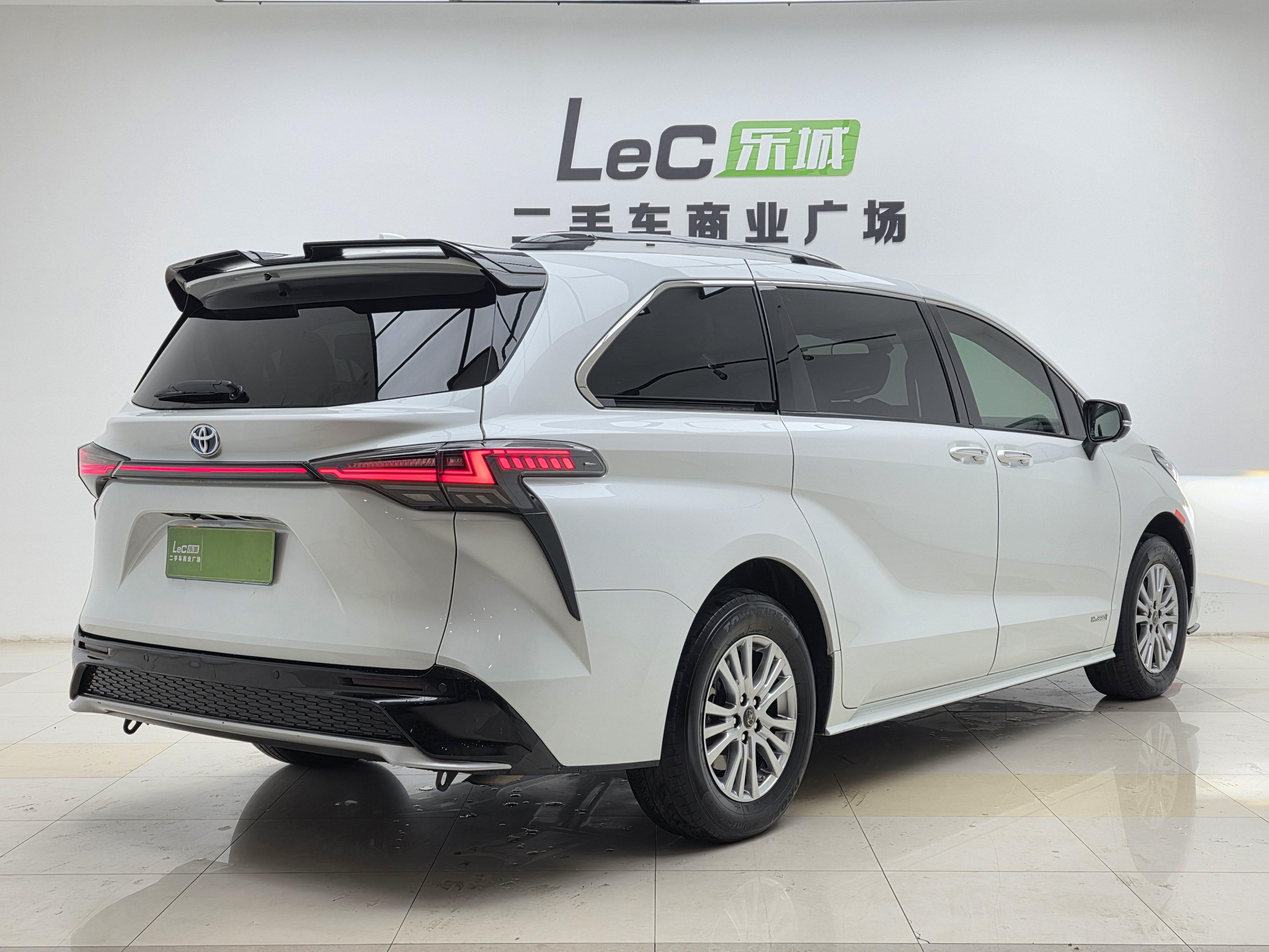 Toyota Sienna 2021 thumb 4