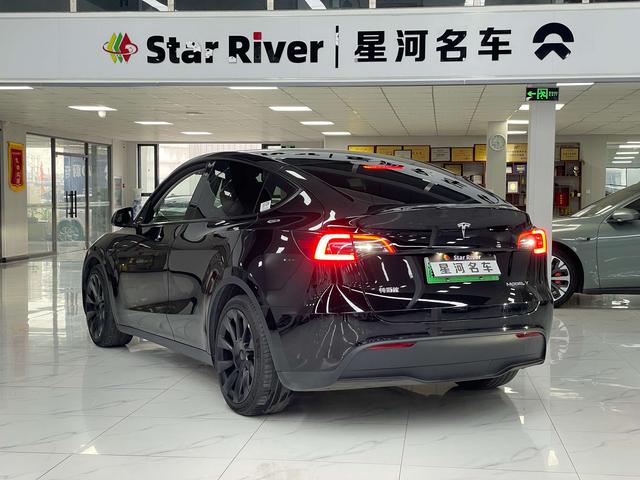 Tesla Model Y 2022 thumb 2