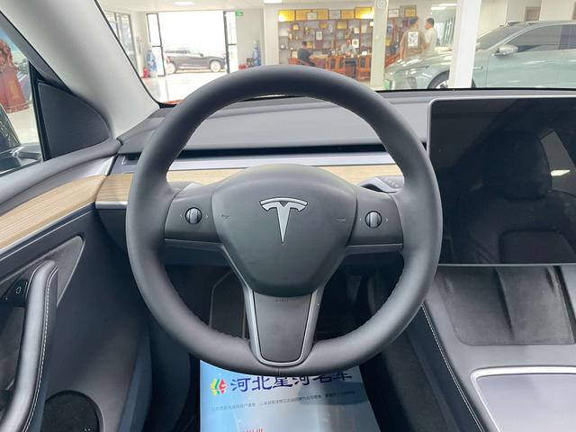 Tesla Model Y 2022 thumb 8