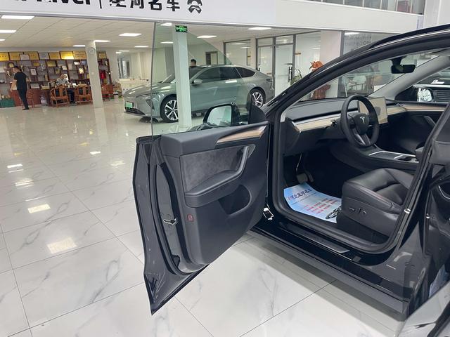Tesla Model Y 2022 thumb 11