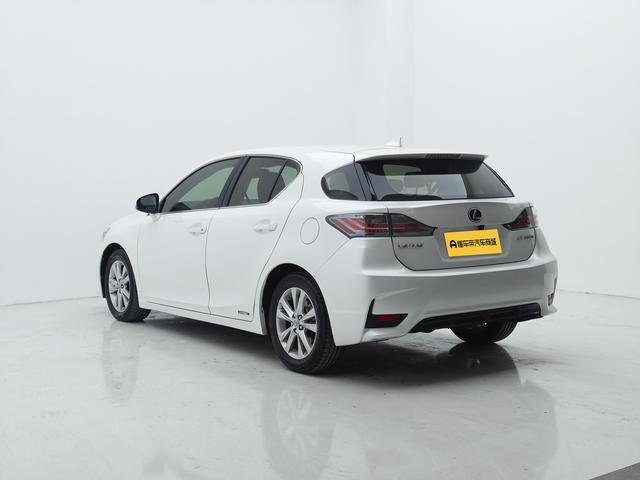 Lexus CT 2014 thumb 3