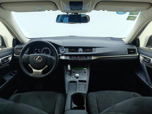 Lexus CT 2014 thumb 12