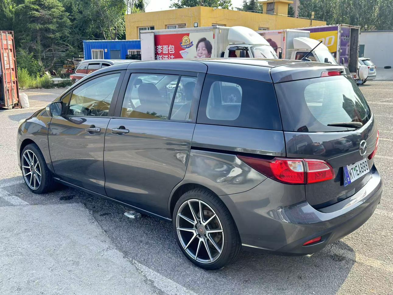 Mazda 5 2013 thumb 11