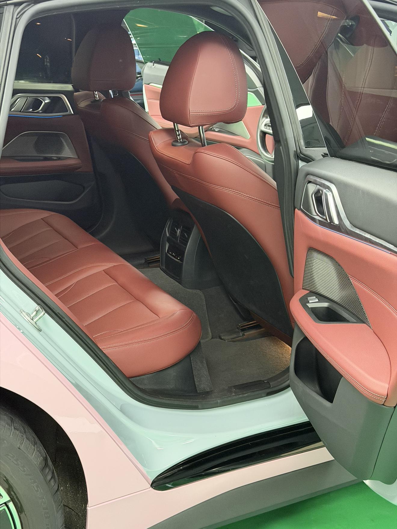 BMW i4 2022 thumb 11