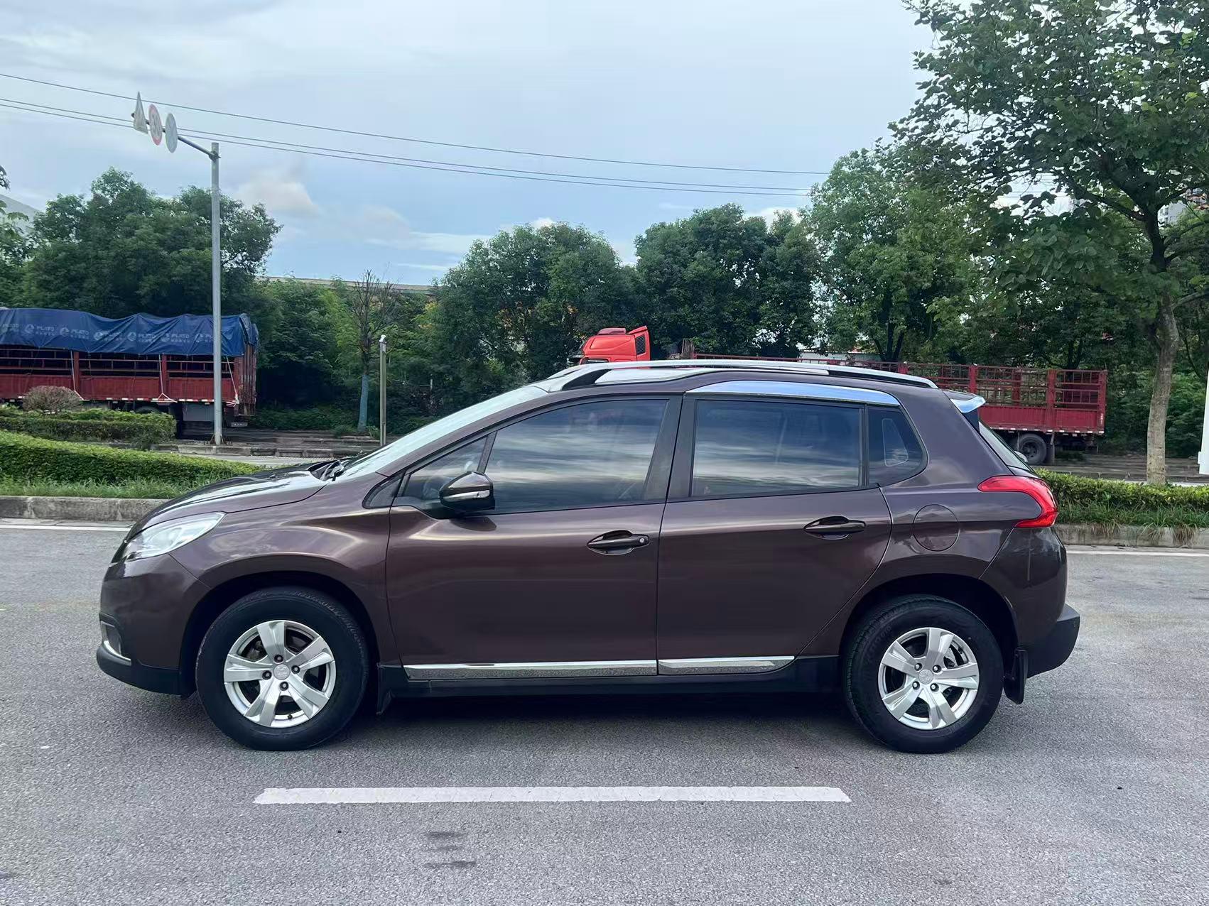 Peugeot 2008 2015 thumb 2