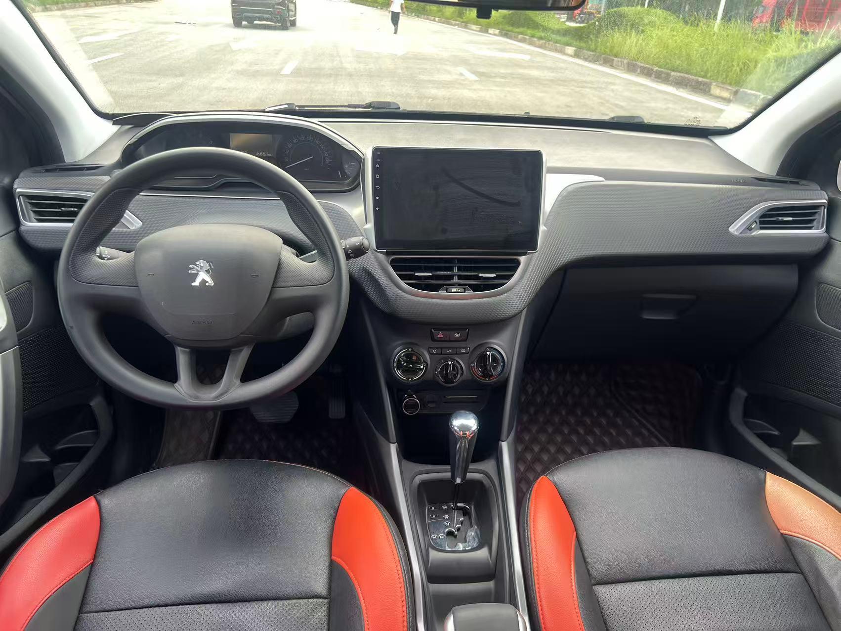 Peugeot 2008 2015 thumb 8