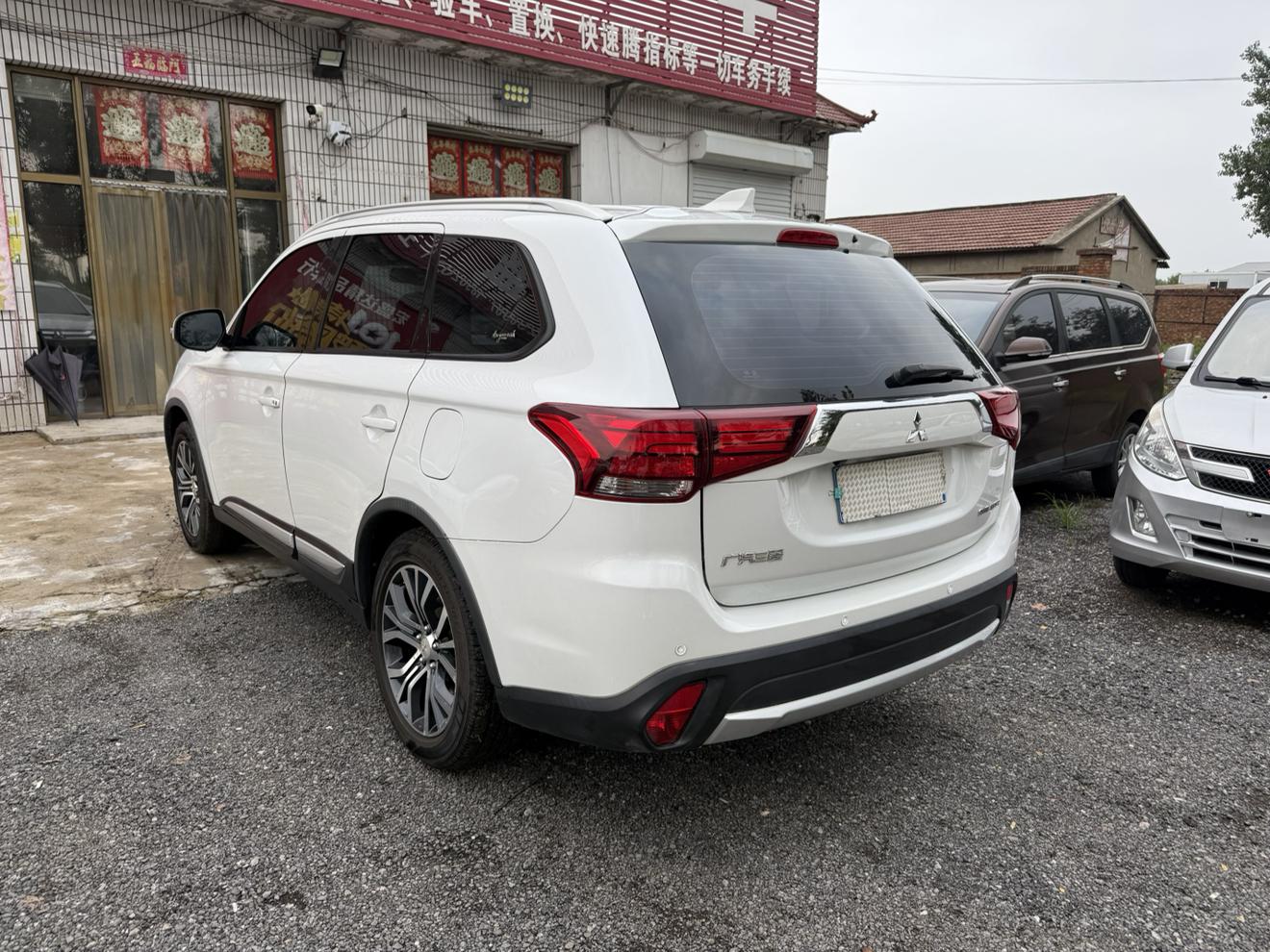 Mitsubishi Outlander 2018 thumb 2