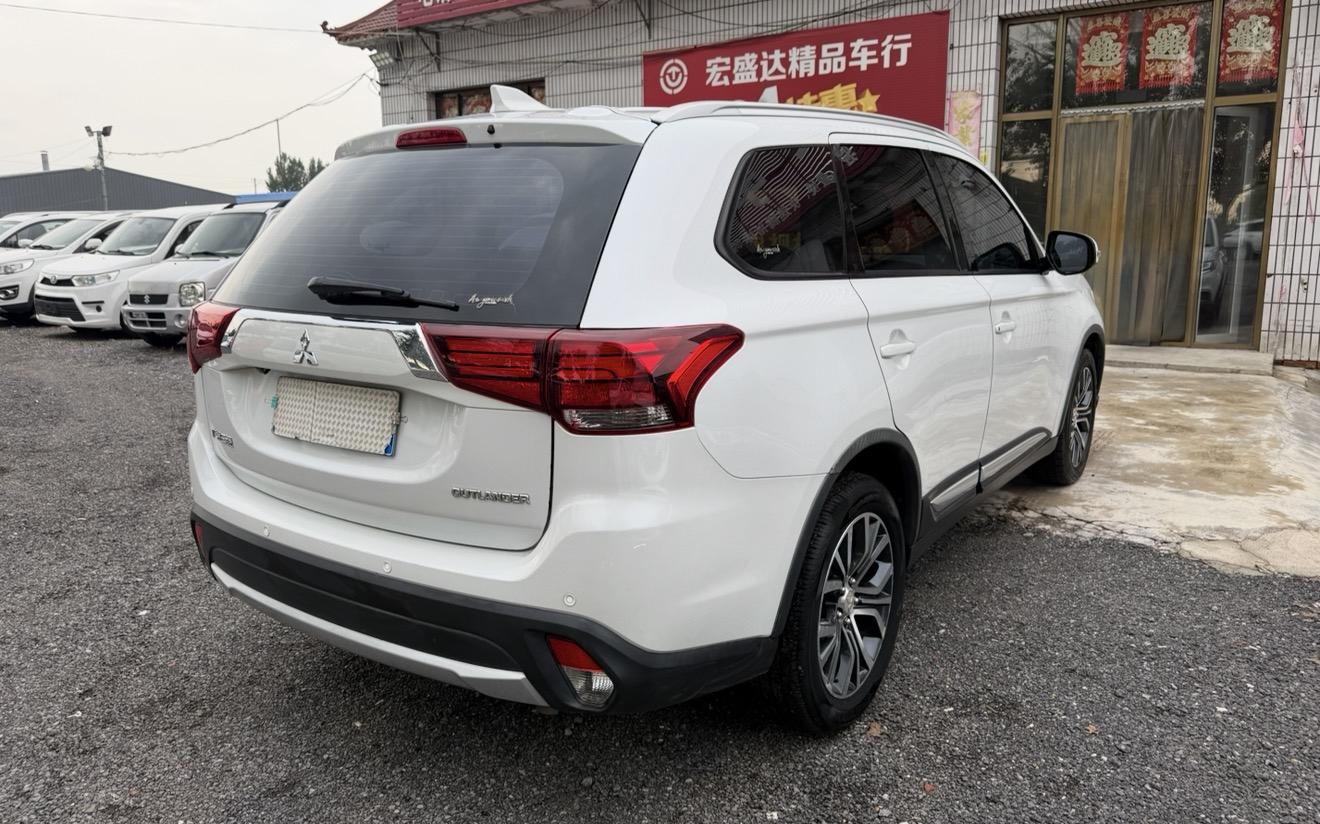 Mitsubishi Outlander 2018 thumb 4