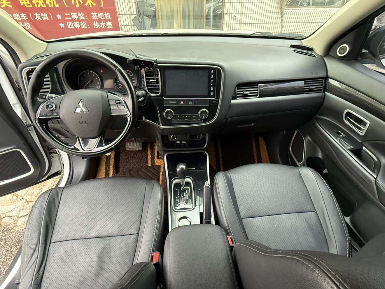Mitsubishi Outlander 2018 thumb 6