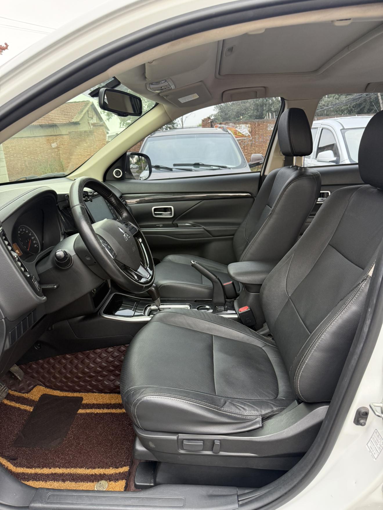 Mitsubishi Outlander 2018 thumb 8