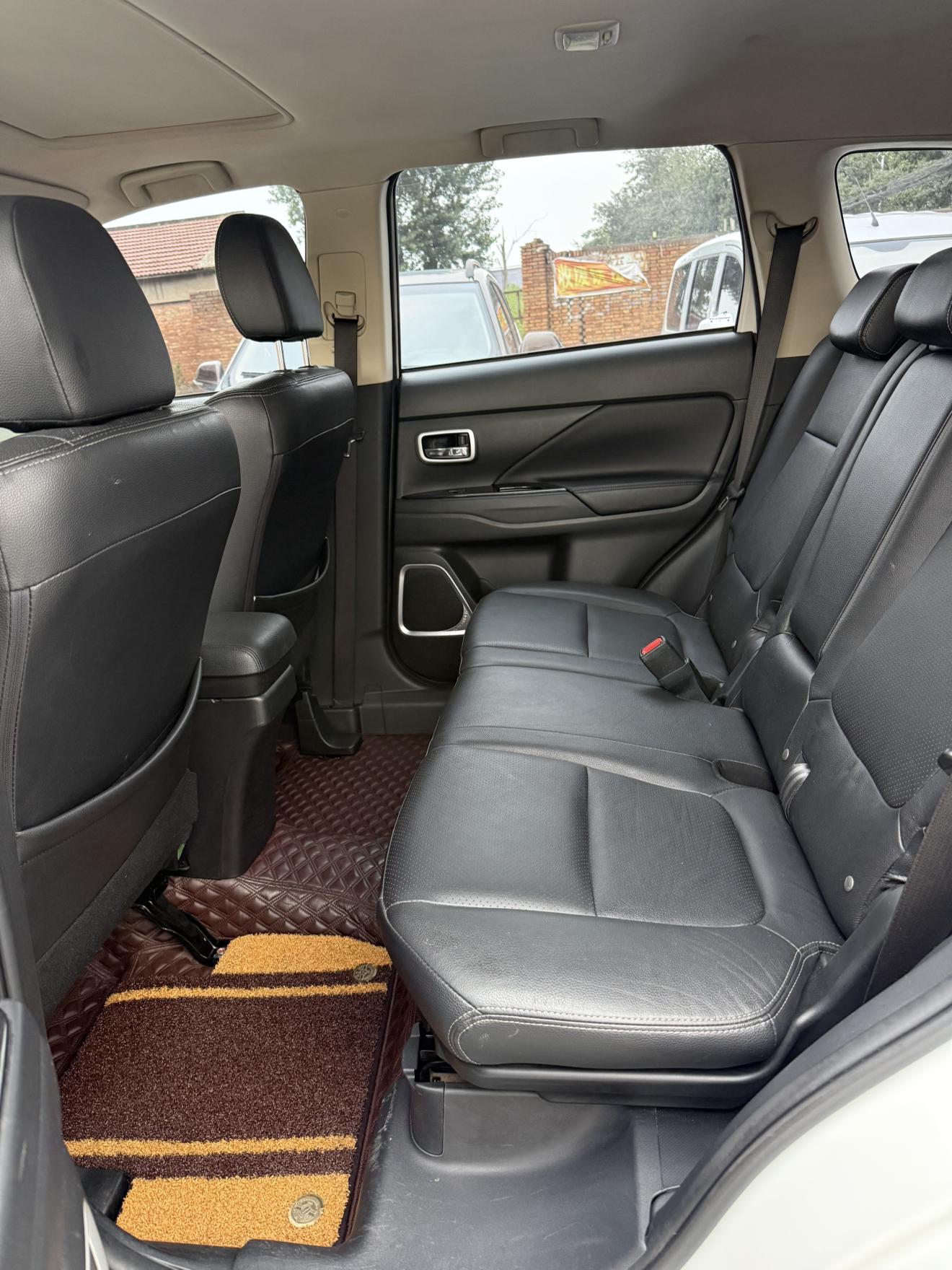 Mitsubishi Outlander 2018 thumb 9