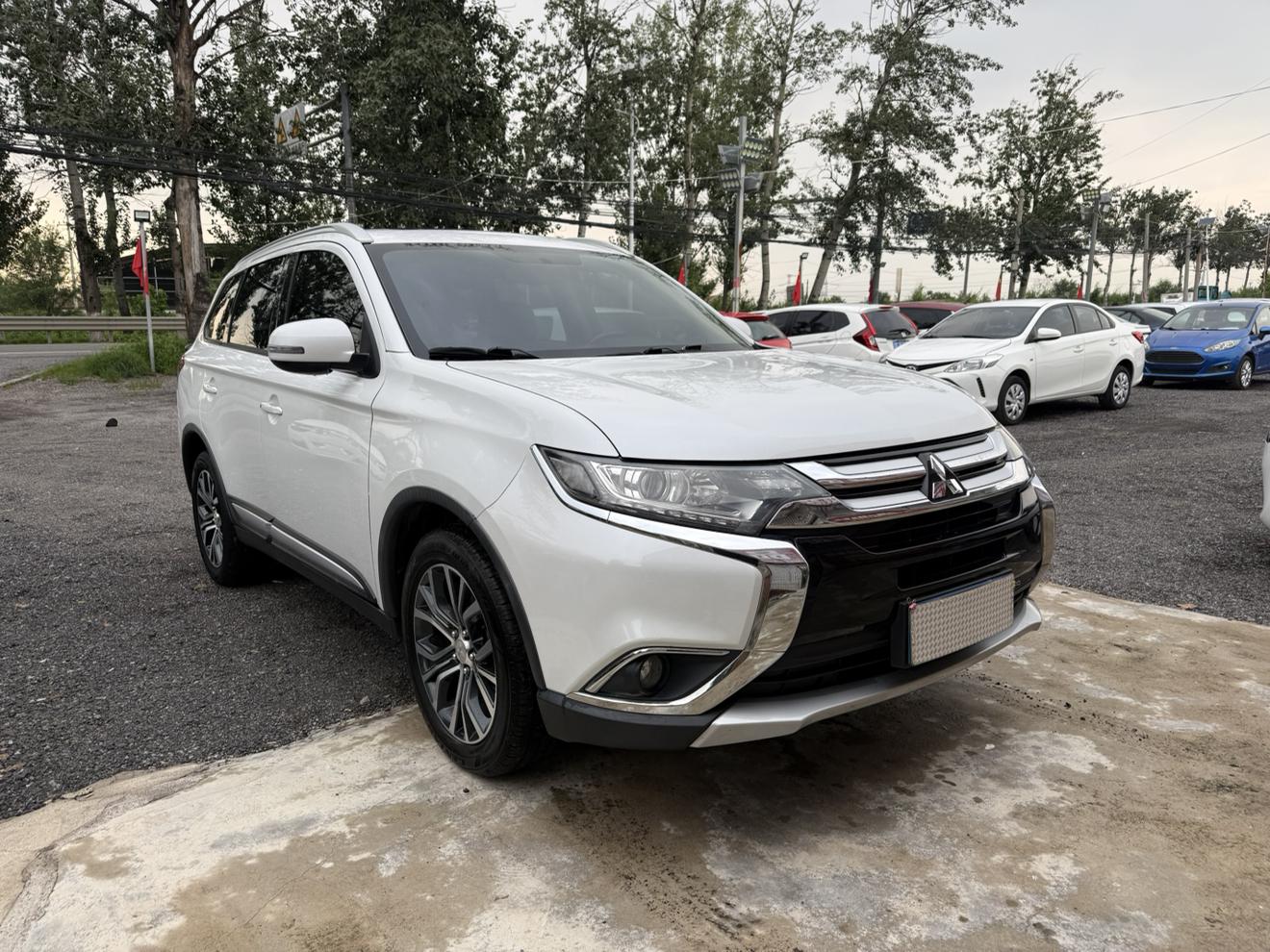 Mitsubishi Outlander 2018 thumb 12