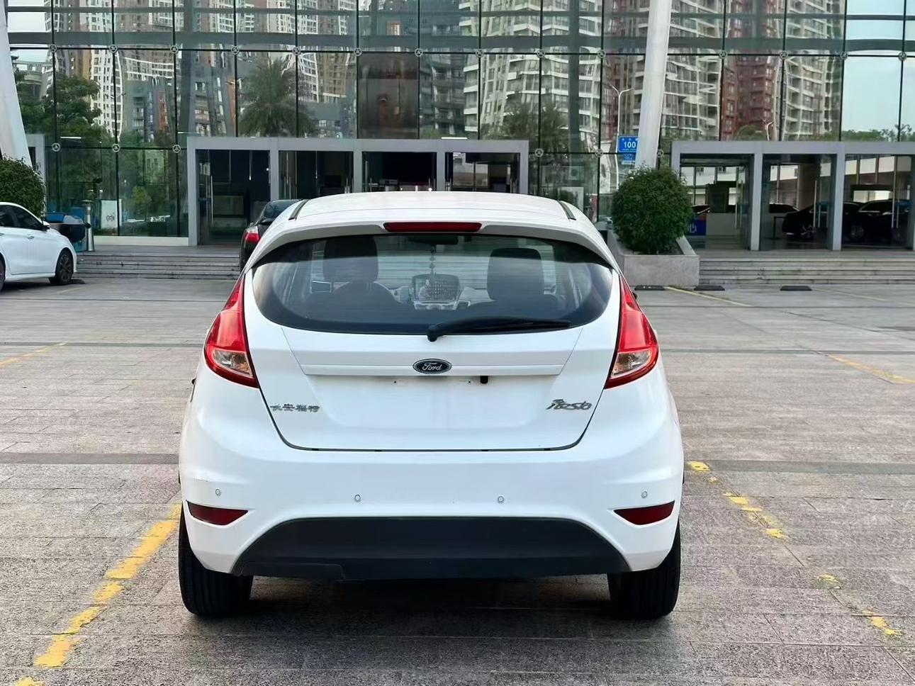 Ford Jia Nian Hua 2013 thumb 3