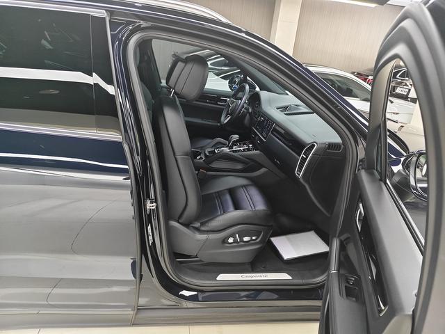 Porsche Cayenne 2019 thumb 10