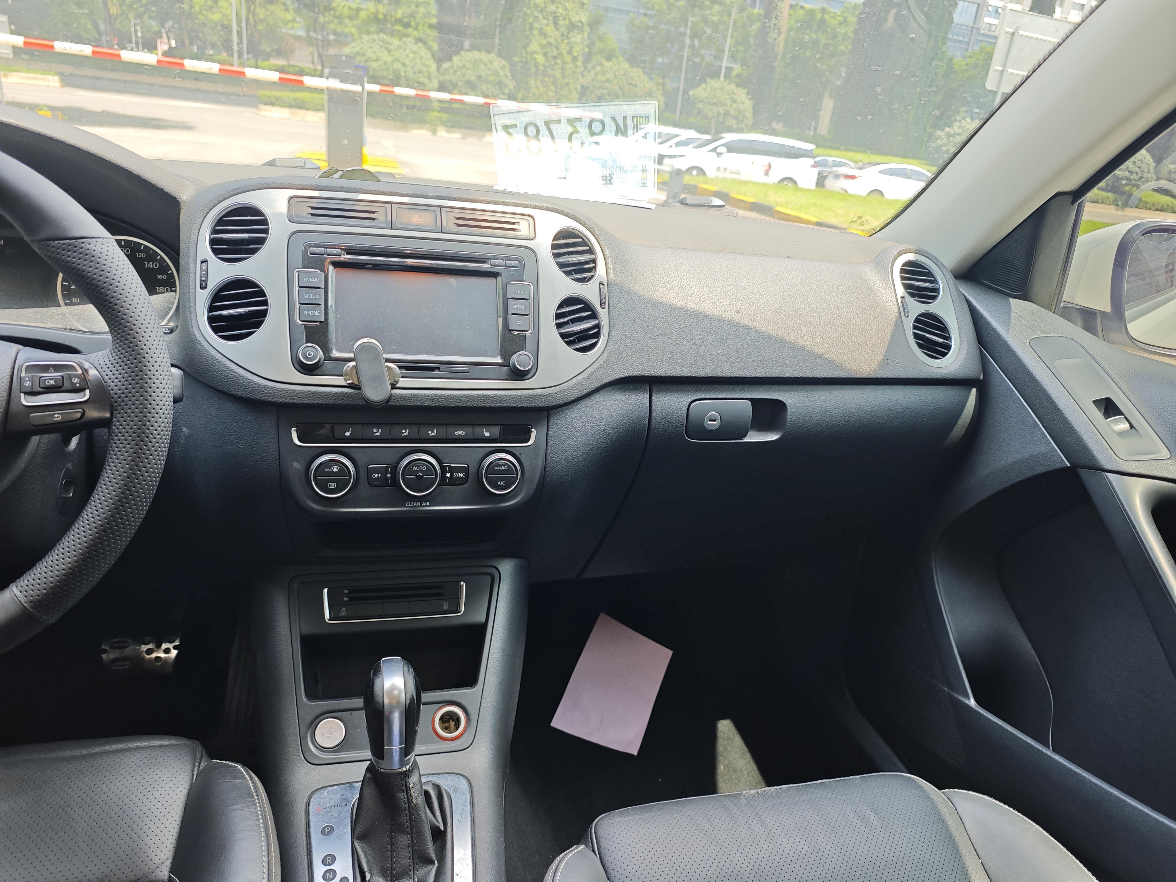 Volkswagen Tiguan 2016 thumb 8