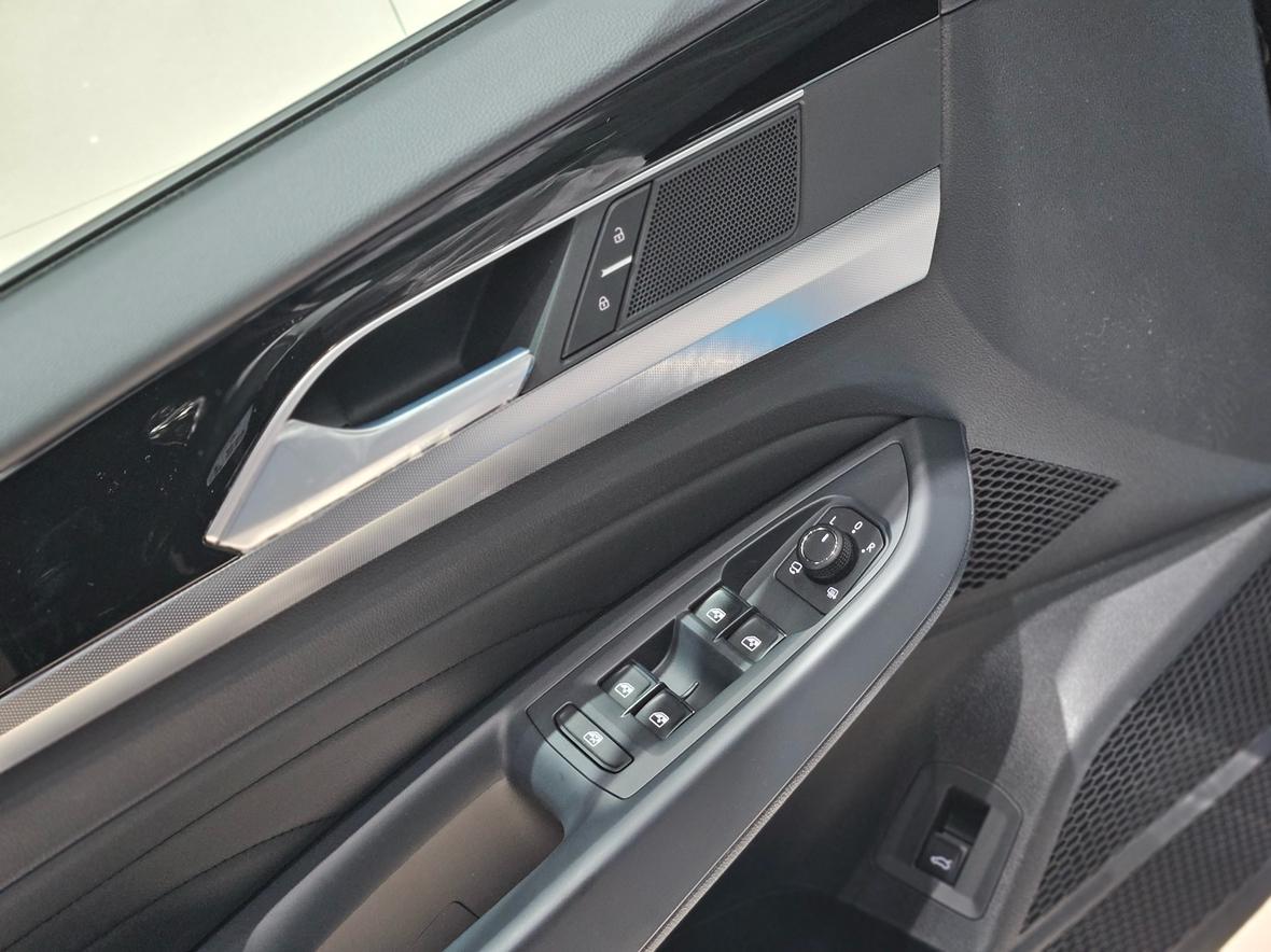 Volkswagen Passat (North America and China) 2025 thumb 4