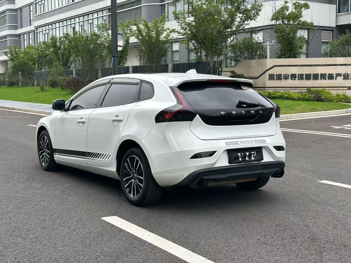 Volvo V40 2017 thumb 2
