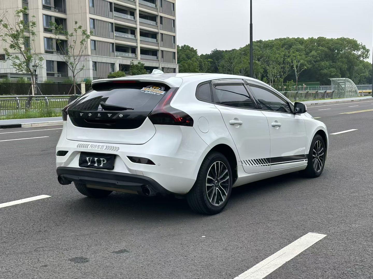 Volvo V40 2017 thumb 4