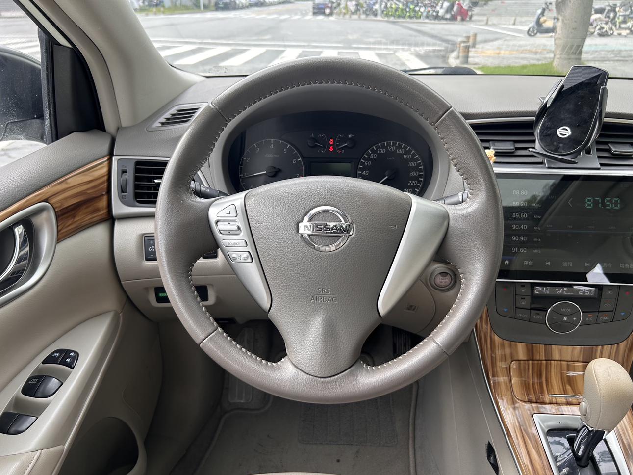 Nissan Sylphy 2014 thumb 9