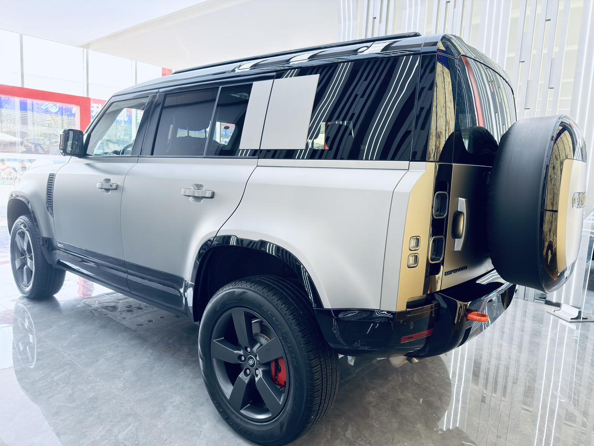 Land Rover Defender 2025 thumb 2