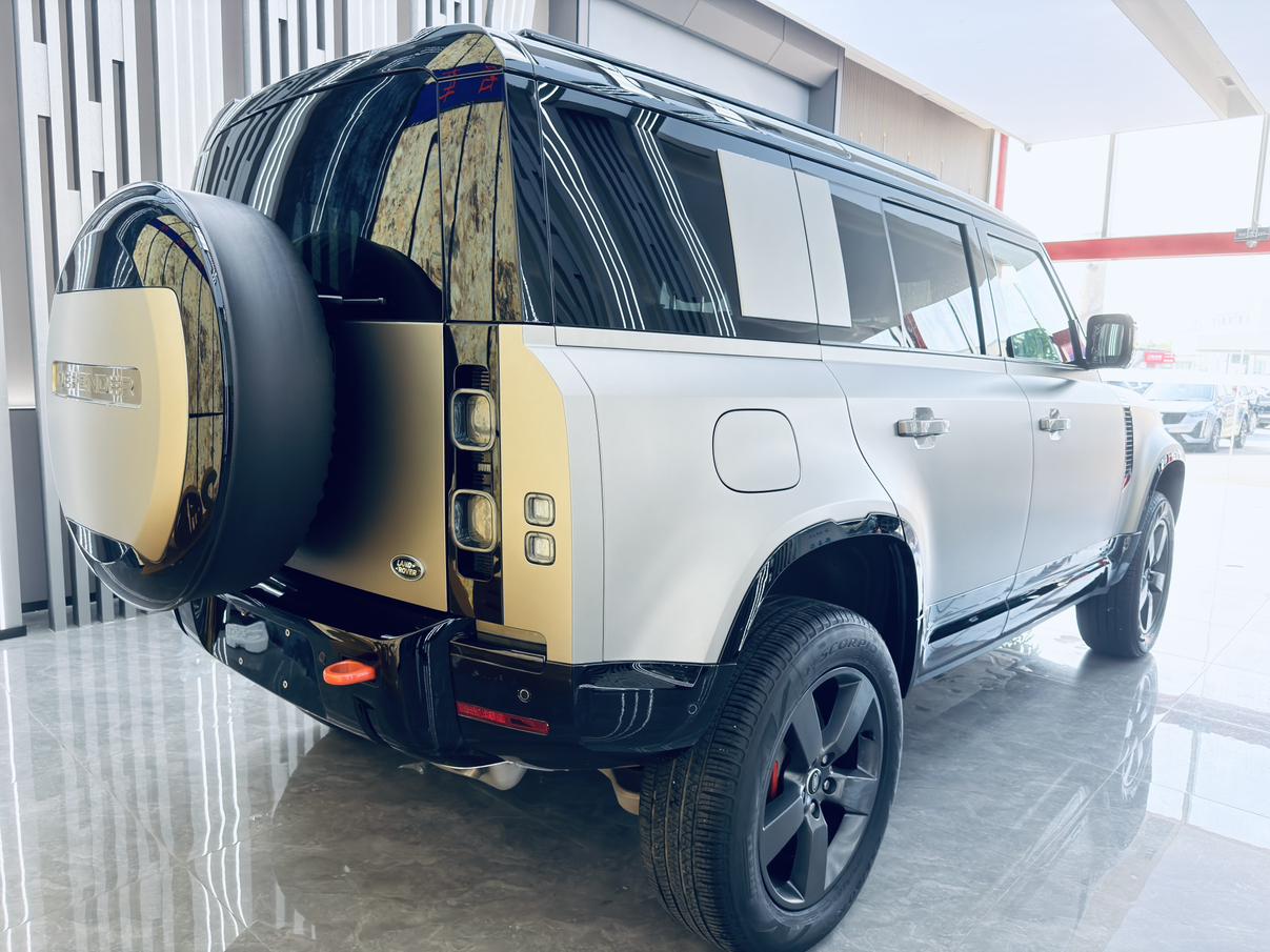 Land Rover Defender 2025 thumb 3