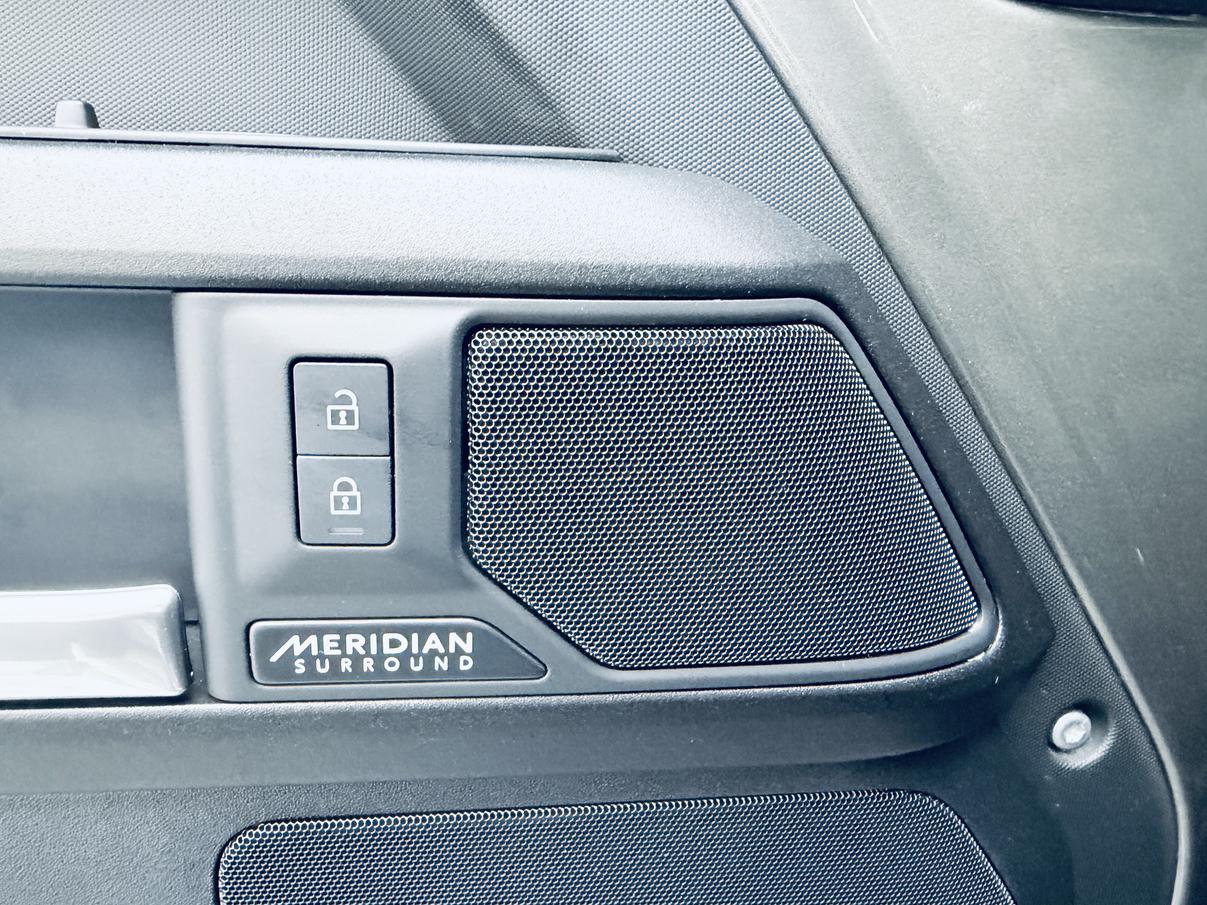 Land Rover Defender 2025 thumb 6
