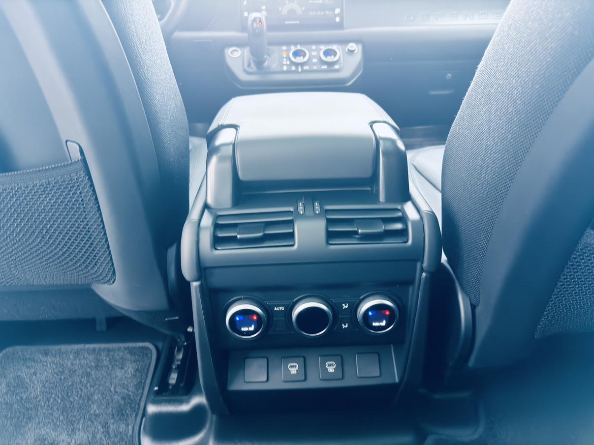 Land Rover Defender 2025 thumb 7