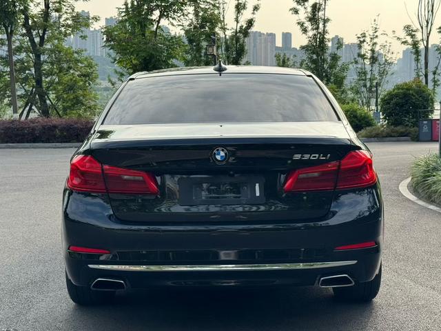 BMW 5 серии 2018 thumb 3
