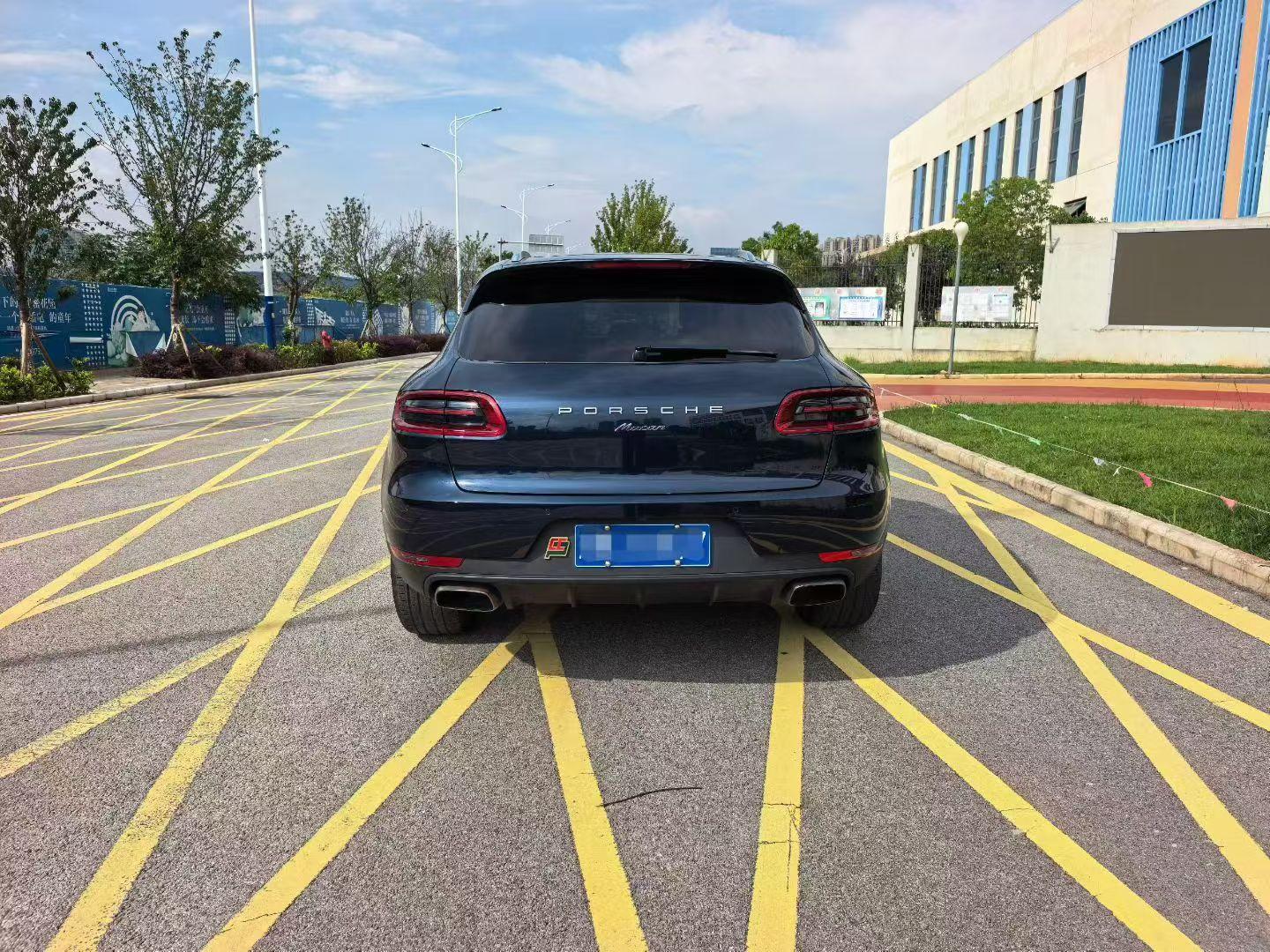 Porsche Macan 2017 thumb 3