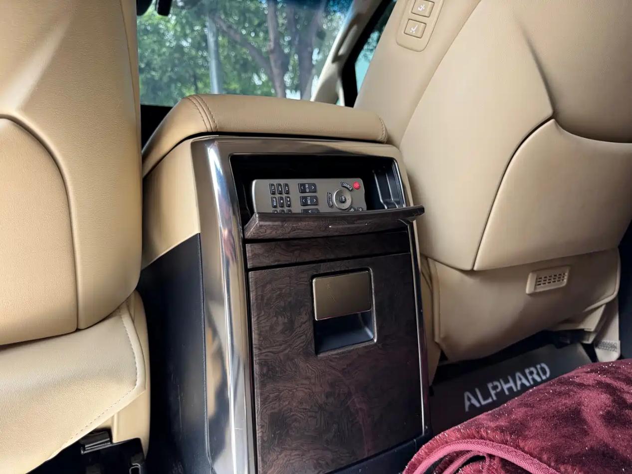 Toyota Alphard 2021 thumb 4
