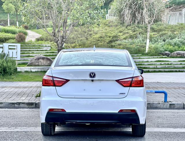 Changan Yuexiang V7 2015 thumb 2