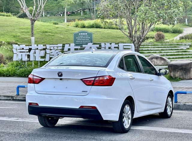 Changan Yuexiang V7 2015 thumb 3