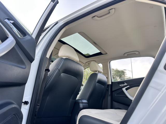 Changan Yuexiang V7 2015 thumb 6